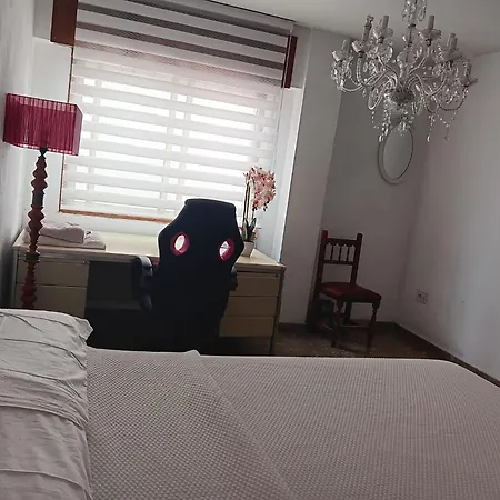 Amplias En El Centro De *